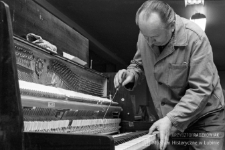 Legnica : fabryka fortepianów