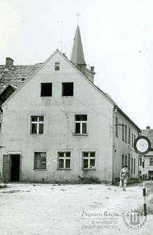 Ulica Szkolna : budynek mieszkalny