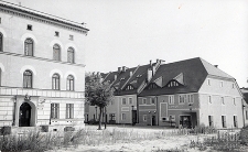 Rynek : ratusz oraz wybudowana pierzeja wschodnia