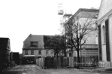 Rynek : remont urzędu gminy oraz widok na pierzeję południową