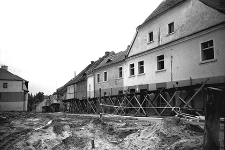 Ulica G&oacute;rna : prawa strona w kierunku ulicy Dąbrowskiego