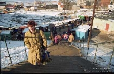 Widok na targowisko miejskie od ulicy Zamkowej