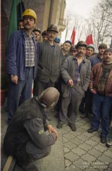Manifestacja górników pod biurem zarządu KGHM