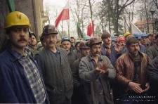 Manifestacja górników pod biurem zarządu KGHM