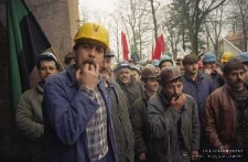 Manifestacja górników pod biurem zarządu KGHM