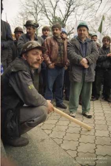 Manifestacja górników pod biurem zarządu KGHM