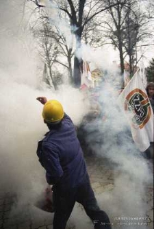 Manifestacja górników pod biurem zarządu KGHM