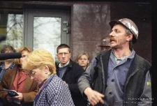 Manifestacja górników pod biurem zarządu KGHM