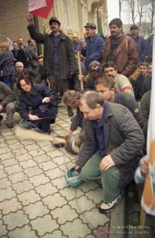 Manifestacja górników pod biurem zarządu KGHM