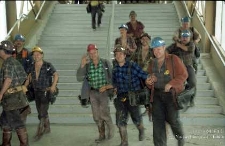 Zakłady Górnicze „Rudna” : górnicy wychodzący z pracy