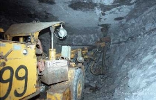 Zakłady Górnicze „Lubin” : prace i maszyny podczas drążenia chodników