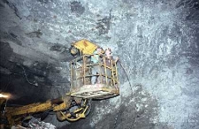 Zakłady Górnicze „Lubin” : prace i maszyny podczas drążenia chodników