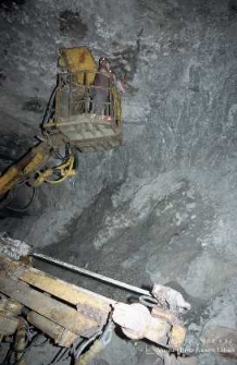 Zakłady Górnicze „Lubin” : prace i maszyny podczas drążenia chodników