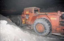 Zakłady G&oacute;rnicze &bdquo;Lubin&rdquo; : prace i maszyny podczas drążenia chodnik&oacute;w