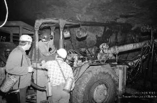 Zakłady Górnicze „Lubin” : wiertnica górnicza i prace na przodku